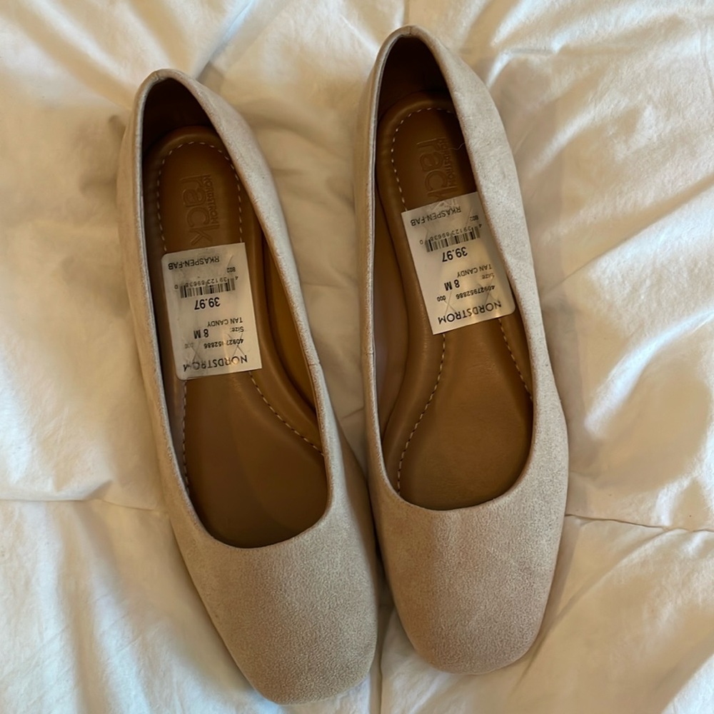 Women’s Tan Flats